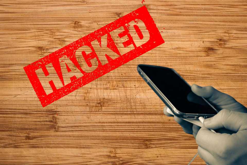 Smartphone Hack: Be careful right away if you charge the phone wherever you are, you will be caught by hackers
